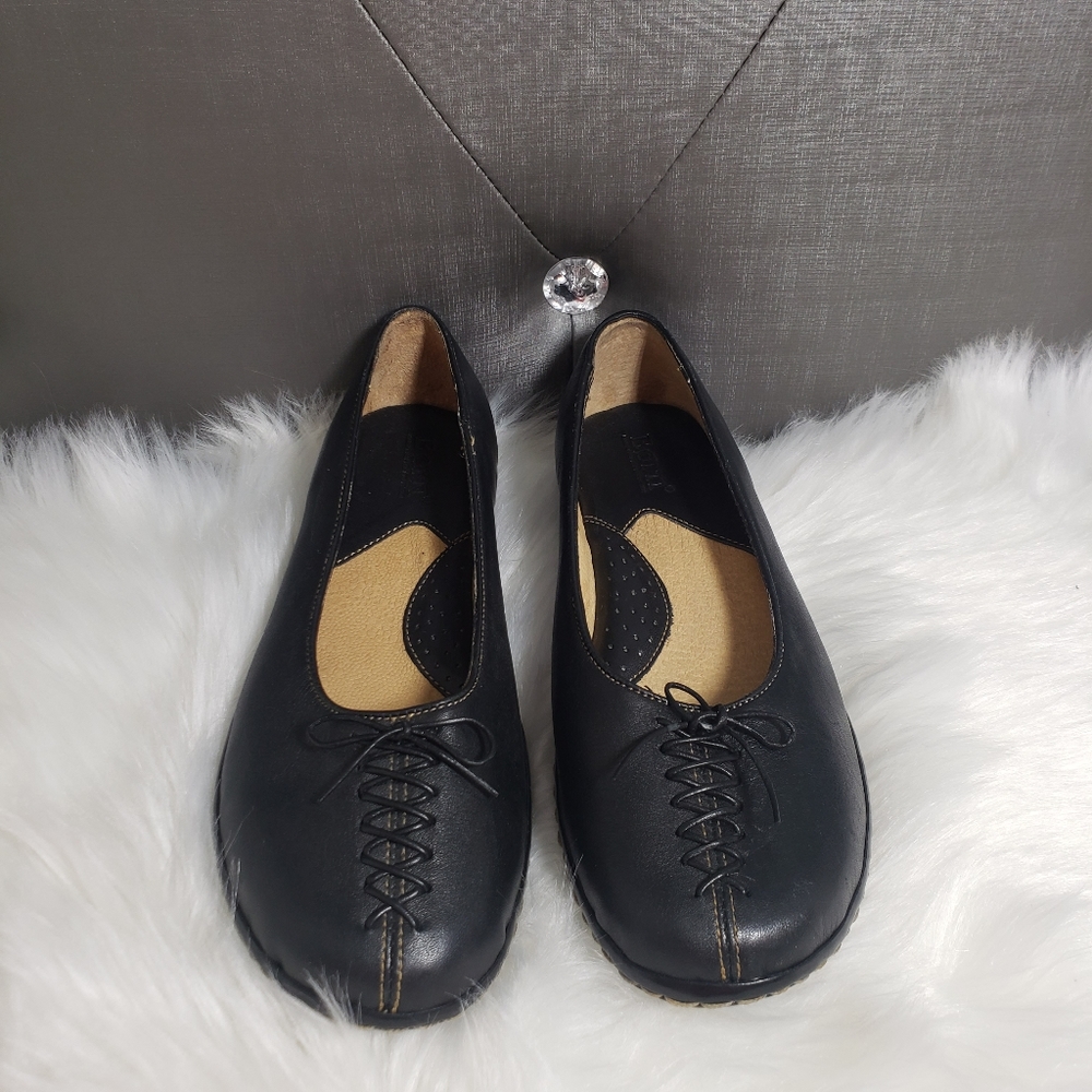 Born leather tooled ballet flat